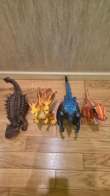 CD, DVD диски и кассеты: Статуэтка, 2025 год, Италия, Бесплатная доставка — 8