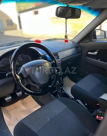 niva 4 qapili: LADA Priora sedan ili 2013 . özünə ideal piryora axtaranlar narahat — 5