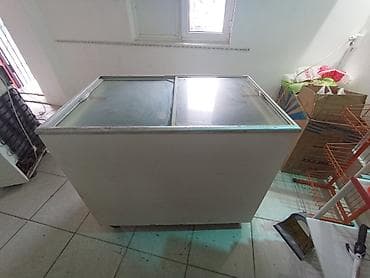 Аренда оборудования: Vitrin soyuducular satılır. Qırmızı olan işləkdir. Digər iksinin — 2