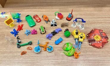 Kinder oyuncaqlar Bir ededi 1 manat. Hamisi birlikde 12 manat