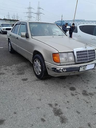 Mercedes-Benz E 200: 2 l | 1991 il Sedan
