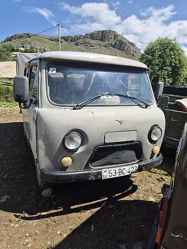 UAZ yük pikapı (tentli karvan) - Konstruksiya: kabin-arxası yük
