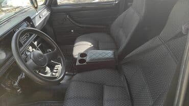 VAZ 2107 sedan - Kuzov: 4 qapılı, qara rəng, klassik dizayn. Arxa və