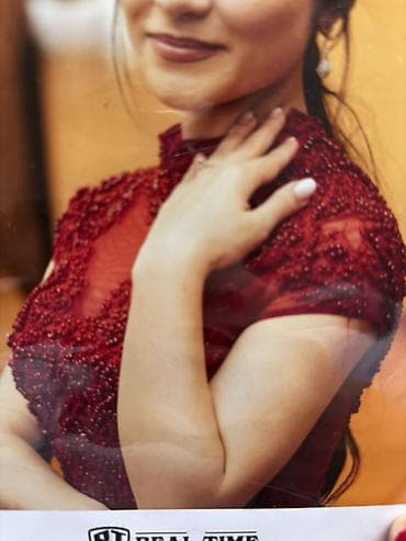 uzun donlar: Qırmızı ziyafət/libas - Zərif tünd qırmızı rəngdə uzun ziyafət/libas — 2