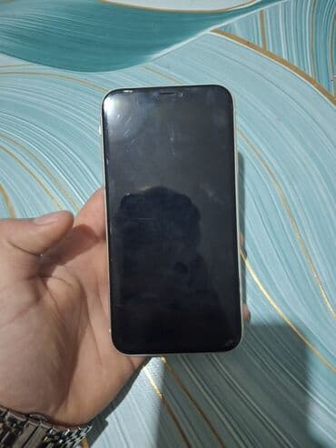 a 10 s: IPhone 11, Ağ, Face ID — 4