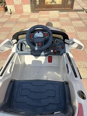 Uşaq üçün elektrik maşınları: Uşaq üçün elektrikli akü maşın – ağ rəng, SUV üslubunda kuzov, xrom — 3