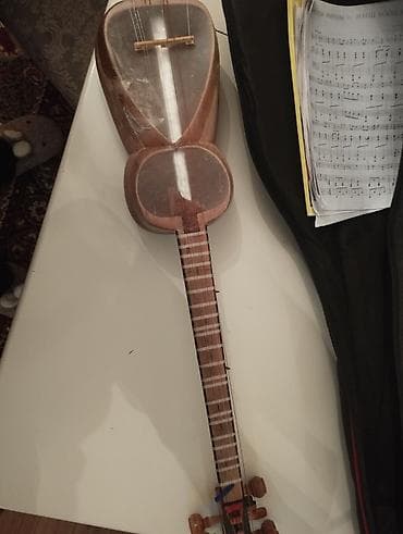Tar: Tar – milli simli musiqi aləti - Korpus: iki hissəli armud formalı — 1