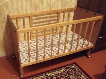 детская кроватка бу: Oğlan və qız üçün, İşlənmiş, Dördbucaq, Beşik, Dəstsiz, Matrassız, Yellənmə mexanizmsiz — 2