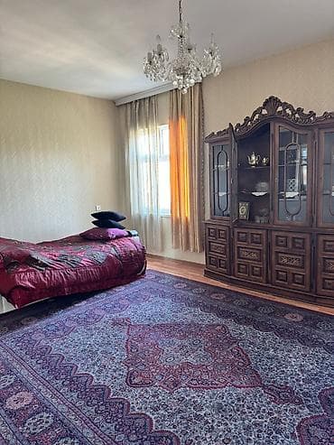 kiraye menzil baki: 3 otaqlı mənzil – geniş və işıqlı Xüsusiyyətlər: TECILI qanuni 3 — 5