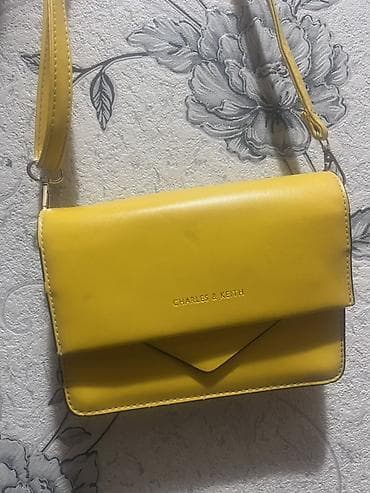 ağ canta: Çanta dəsti, Charles & Keith — 1