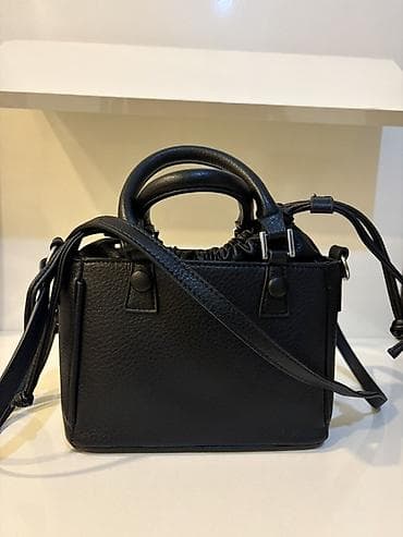 Məhsul: Qara miniatür qadın çantası Orta olculu, yeni kimidir. Ici lalafo.az -da Məhsul: Qara miniatür qadın çantası Orta olculu, yeni kimidir. Ici