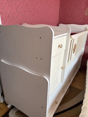 матрас надувной: Для девочки и мальчика, Б/у, Четырехугольная, Колыбель, С бортиками, С матрасом, С механизмом качания — 1