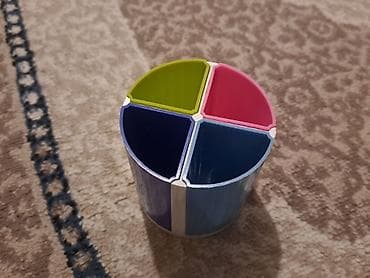 Qələmlər: Məhsul: 4 bölməli rəngli stolüstü təşkilatçı qab Təsvir: - Silindr — 1