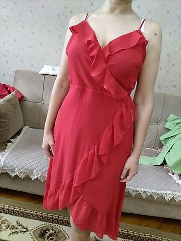 sade donlar: Qırmızı rəngli qadın paltarı - Model: A-kəsimli, wrap-effektli — 2