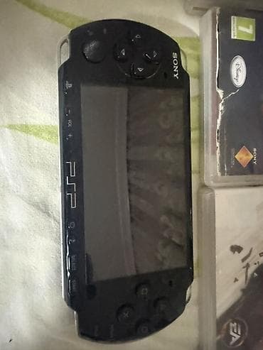 sup game box: Sony PSP (PlayStation Portable) oyun konsolu – qara rəng. Komplekt: - — 1
