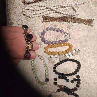 qizil halqa qolbaqlar: Diqqət . üzüklərbpyük barmaqlar ücündür, 2iyarətdən gəlib. Qolbaqlar — 2