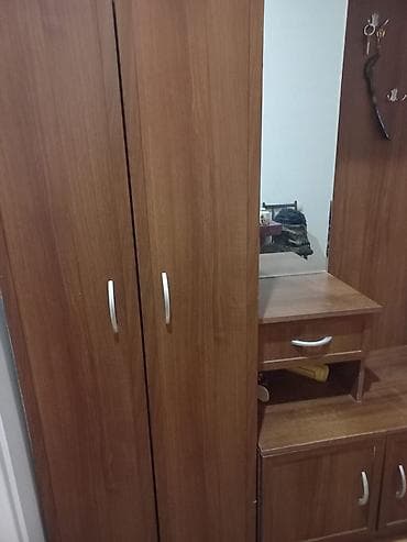 Dəhliz dolabları: İşlənmiş, 2 qapılı, Güzgülü, Qəhvəyi, Digər material, Açılan, Düz dolab — 2