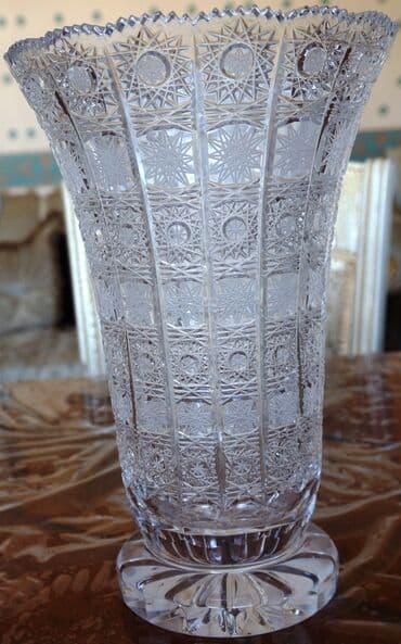 toy gülləri: Xrustal güldan Xrustal güldan satılır. Diametri: 180 mm-dir. İstifadə — 2