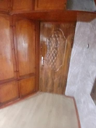 tap.az agcabedi: Mənzilin təsviri: - Geniş və işıqlı otaq, iri pəncərə, dekorativ oboy — 3