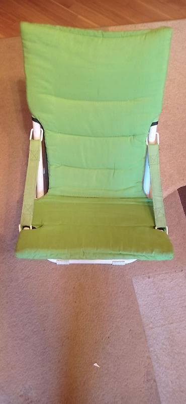 Легко складывается. Чехол стирается +с поролоном