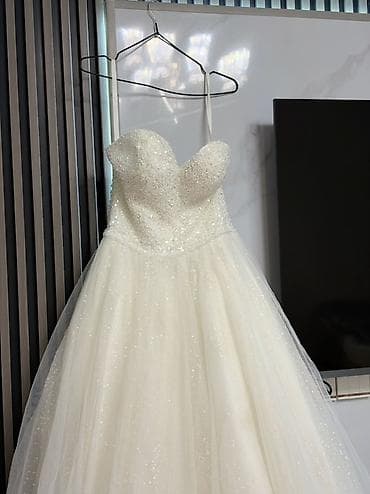 muncuq: Ağ rəngdə, bəzəkli gəlinlik. - Model: A-kesim/Ball gown siluet, uzun — 2