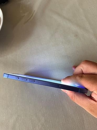 asus rog phone 6: Məhsul: Smartfon (mavi rəng) Xüsusiyyətlər: - Korpus: düz kənarlı — 2