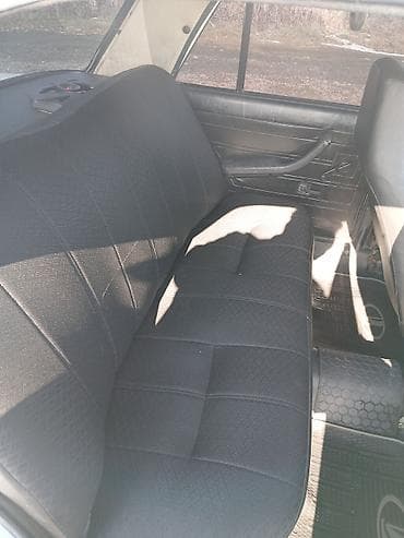 3 teker motor: VAZ 2107 sedan – ağ rəngli, 4 qapılı klassik kuzov. Mexaniki yan — 7