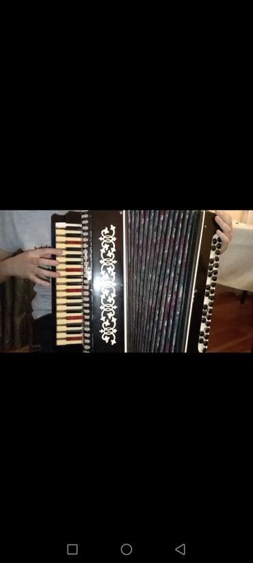 Mercedes-Benz: Akustik Akkordeon — 2