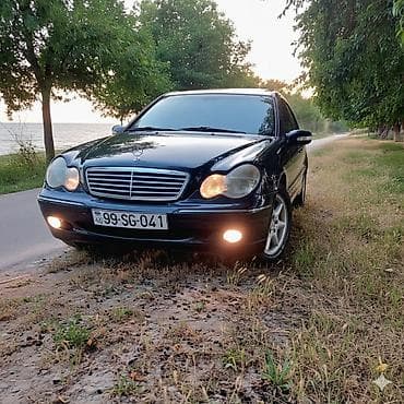 avtomobil satisi sayti: Mercedes-Benz 240: 2.6 l | Sedan — 3