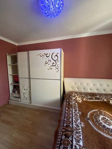 kiraye ev qarayevde: Gənclik m\s-nın düz yanında 5 mərtəbəli binanın 4-cü mərtəbəsində — 8