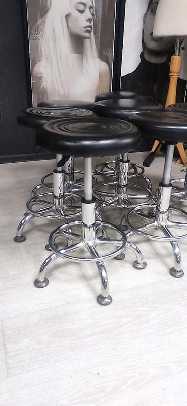 Ofis dolabları: Üstü dəri olan fırlanan stullar satılır. 1 ədədinin qiyməti 15 AZNdi — 3