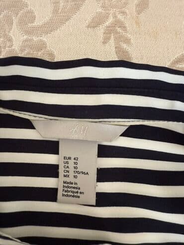 3 duymə koynək: H&M qadın köynəyi - Model: Düz kəsimli, düyməli klassik köynək - — 2