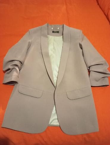 Qadın blazeri – H&M Jizel - Rəng: açıq bej/boz ton - Model