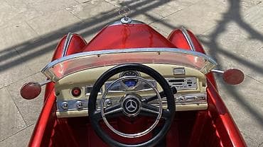 son zeng sarucka sekilleri: Uşaq elektrik avtomobili – Mercedes‑Benz 300S (klassik roadster — 2