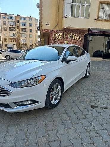 panel pulsuz: Ford Fusion sedan – ağ rəngdə, geniş və komfortlu salon — 9