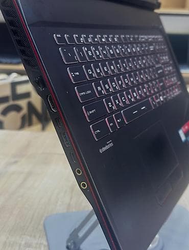 mini qulaqciq: İşlənmiş MSI, 17.3 ", Intel Core i7, 256 GB — 2