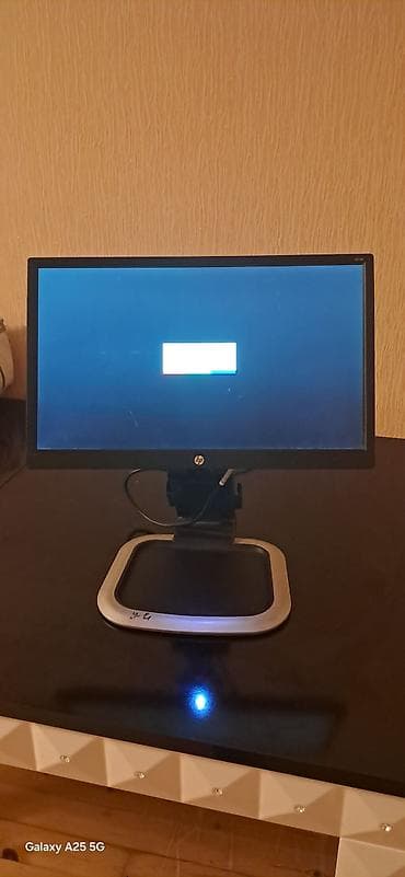 HP 17 düym LCD monitor - Model: HP V173 (ekranın küncündə göstərilib)