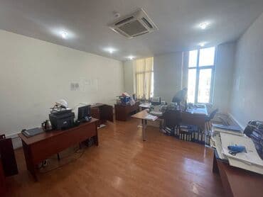 kirayə ofislər: Nərimanov metrosuna yaxın yol kənarı bizness mərkəzinə yaxın ümumi — 8