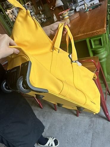 Çamadanlar: Sarı rəngli təkərli səyahət çantası/duffel - Parlaq sarı rəng, suya — 1