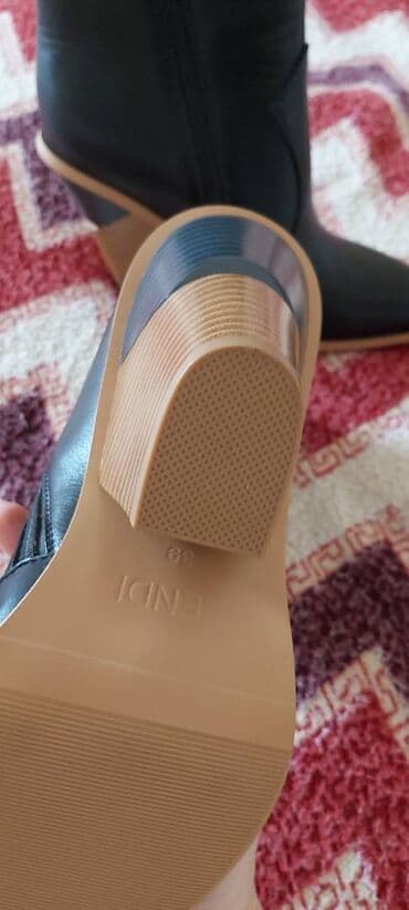 brend qadin ayaqqabilari: Fendi, Ölçü: 38, rəng - Qara, Yeni — 2