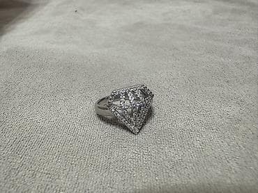 Личные вещи: Üzüklərin hər biri 5m Sep 7m Qolbaqlar 6m Sırğa 6m Aksesuarları — 2