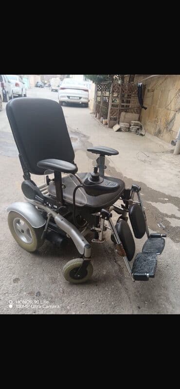 Elektrik əlil arabası - Joystick idarəetməsi: sağ tərəfdə yerləşən