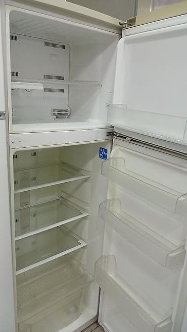 islenmis radiator satiram: İşlənmiş 2 qapılı Beko Soyuducu Satılır, rəng - Boz, Təkərli — 2