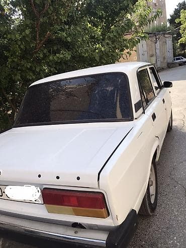 vaz 2107 mostu satilir: VAZ 2107, ağ rəng, sedan gövdə. Texniki xüsusiyyətlər: - Ön təkərli — 5