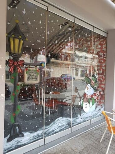 Hədiyyə bağlamaları: Xüsusi Yeni il/qış mövsümü vitrin rəsmləri – mağaza, kafe, ofis və — 1