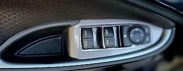şuşe: Chevrolet Malibu: 1.5 l | 2023 il 140100 km Sedan — 6