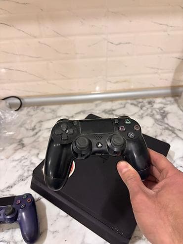 hitman 2: Sony PlayStation 4 Slim oyun konsolu + 2 ədəd DualShock 4 pultu — 3