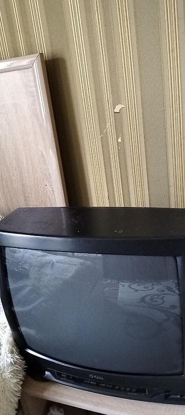 ekran sekli: Funai CRT televizor - Ekran: təxminən 21" küncdən‑küncə, əyri (katod — 4