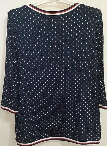 smart whatc: Tchibo Women Essentials bluz - Rəng: tünd göy əsas, xırda qırmızı‑ağ — 2