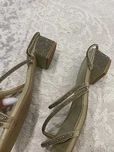 adidas forum: Tamido Collection markasına aid qadın sandaleti. Bu sandaletin dizaynı — 2